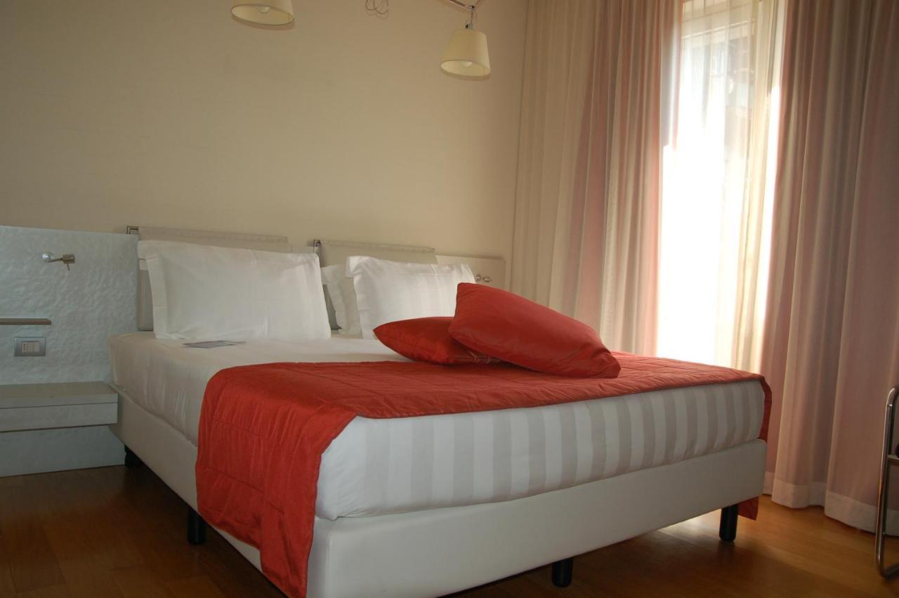 Hotel Mercure Milano Solari Екстериор снимка