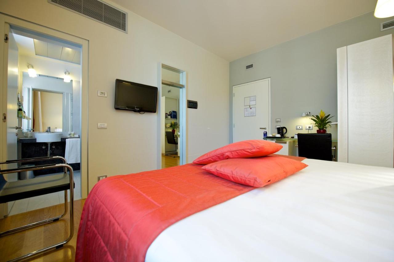Hotel Mercure Milano Solari Екстериор снимка