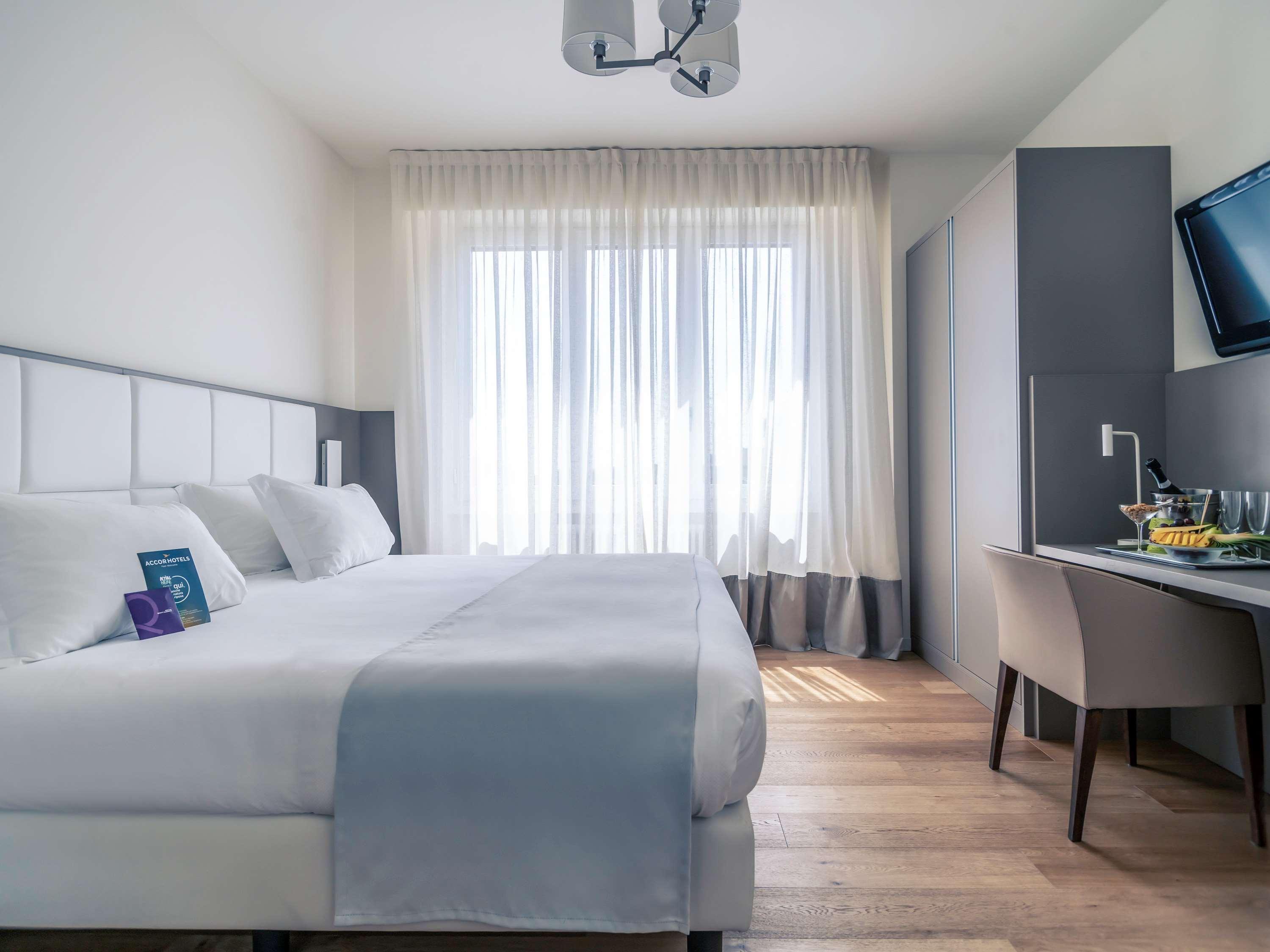 Hotel Mercure Milano Solari Екстериор снимка