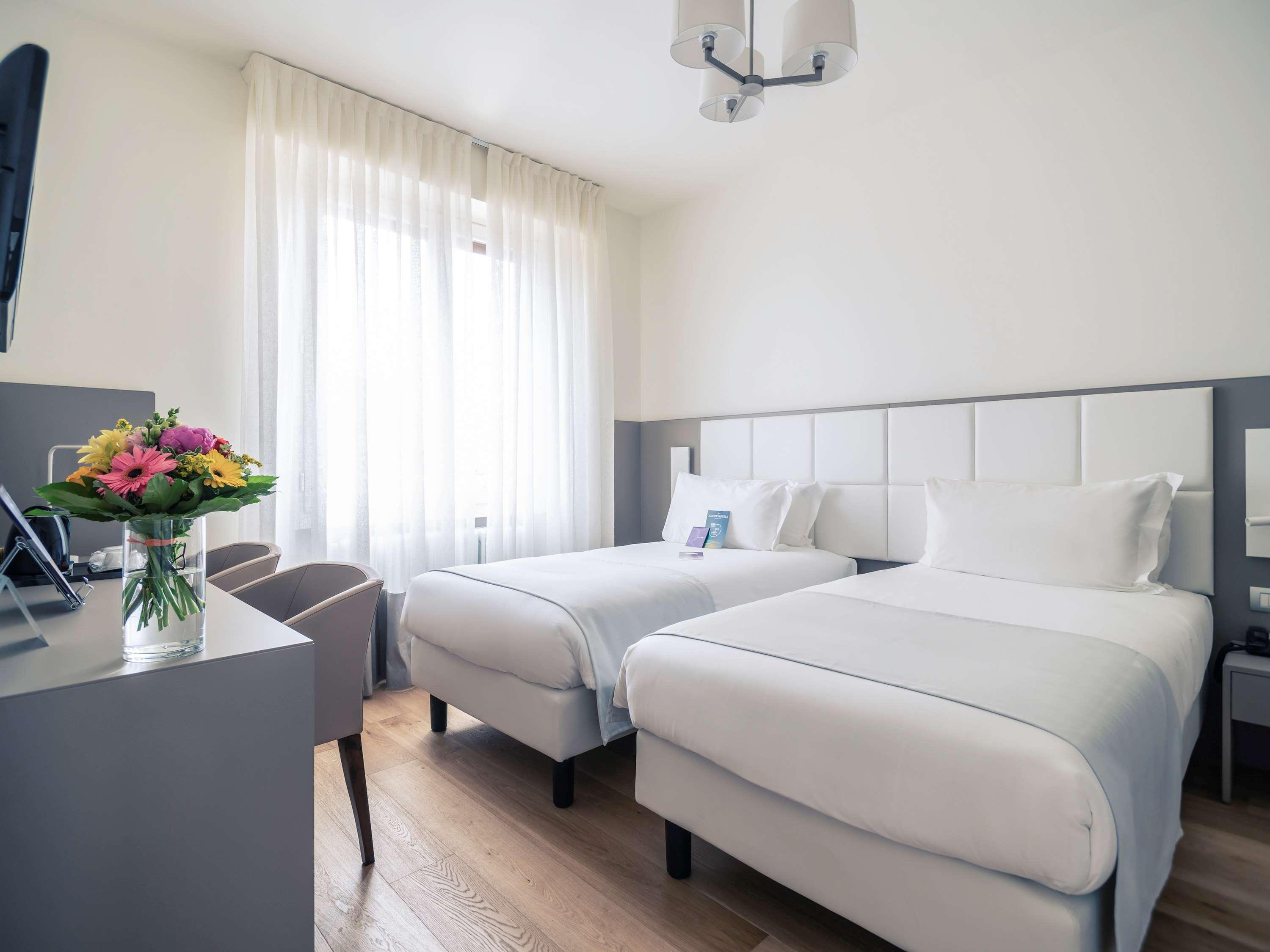 Hotel Mercure Milano Solari Екстериор снимка