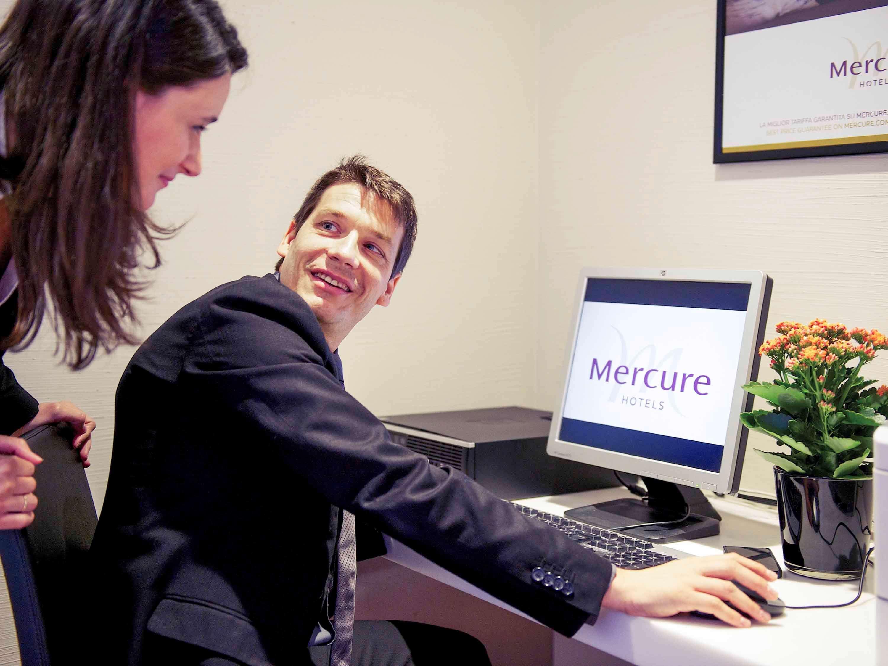 Hotel Mercure Milano Solari Екстериор снимка