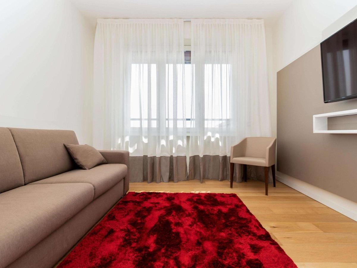 Hotel Mercure Milano Solari Екстериор снимка
