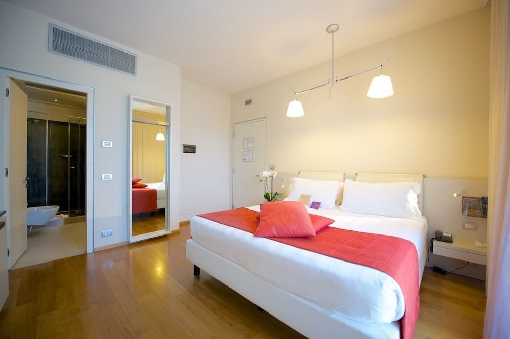 Hotel Mercure Milano Solari Екстериор снимка