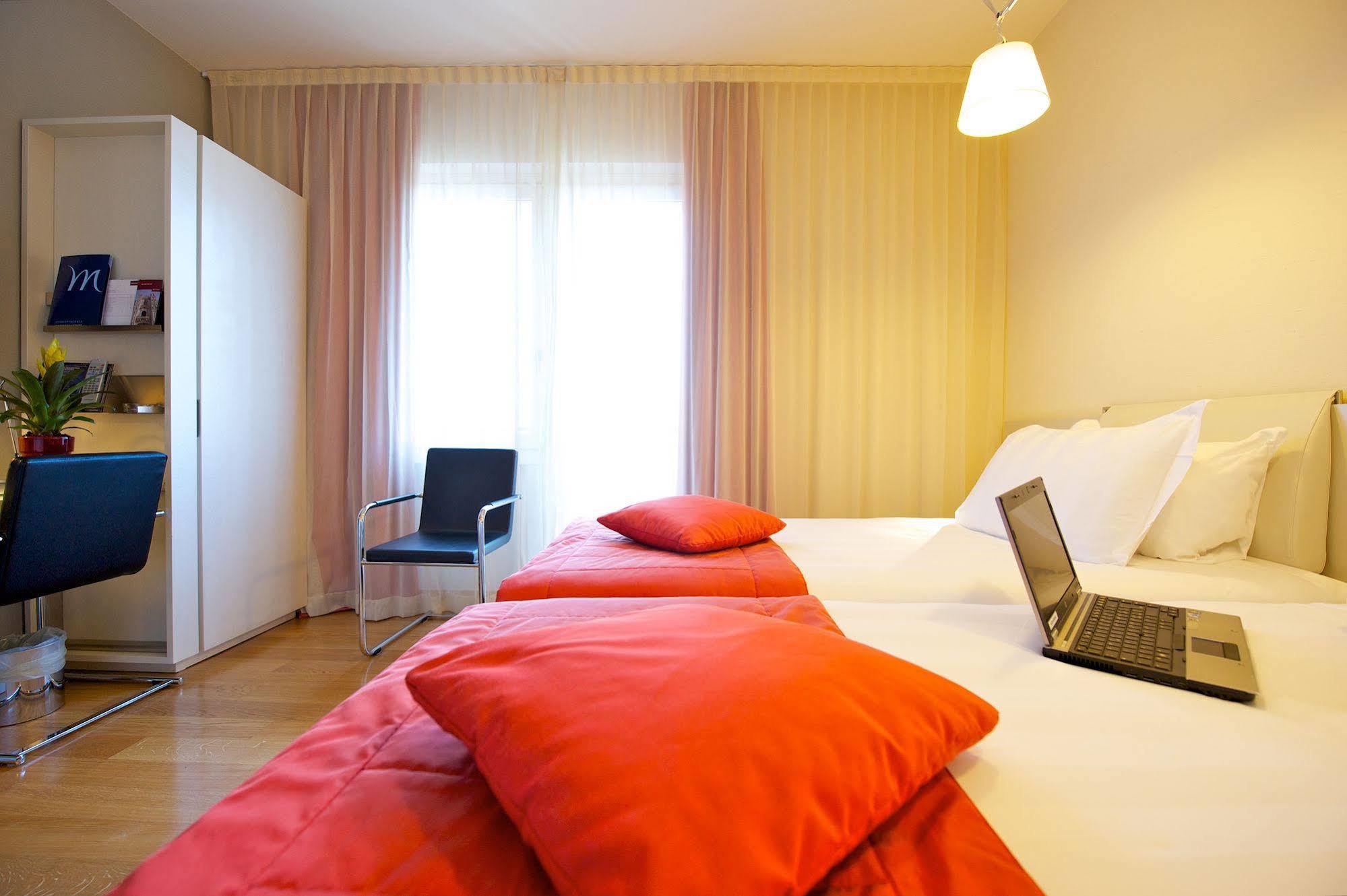 Hotel Mercure Milano Solari Екстериор снимка