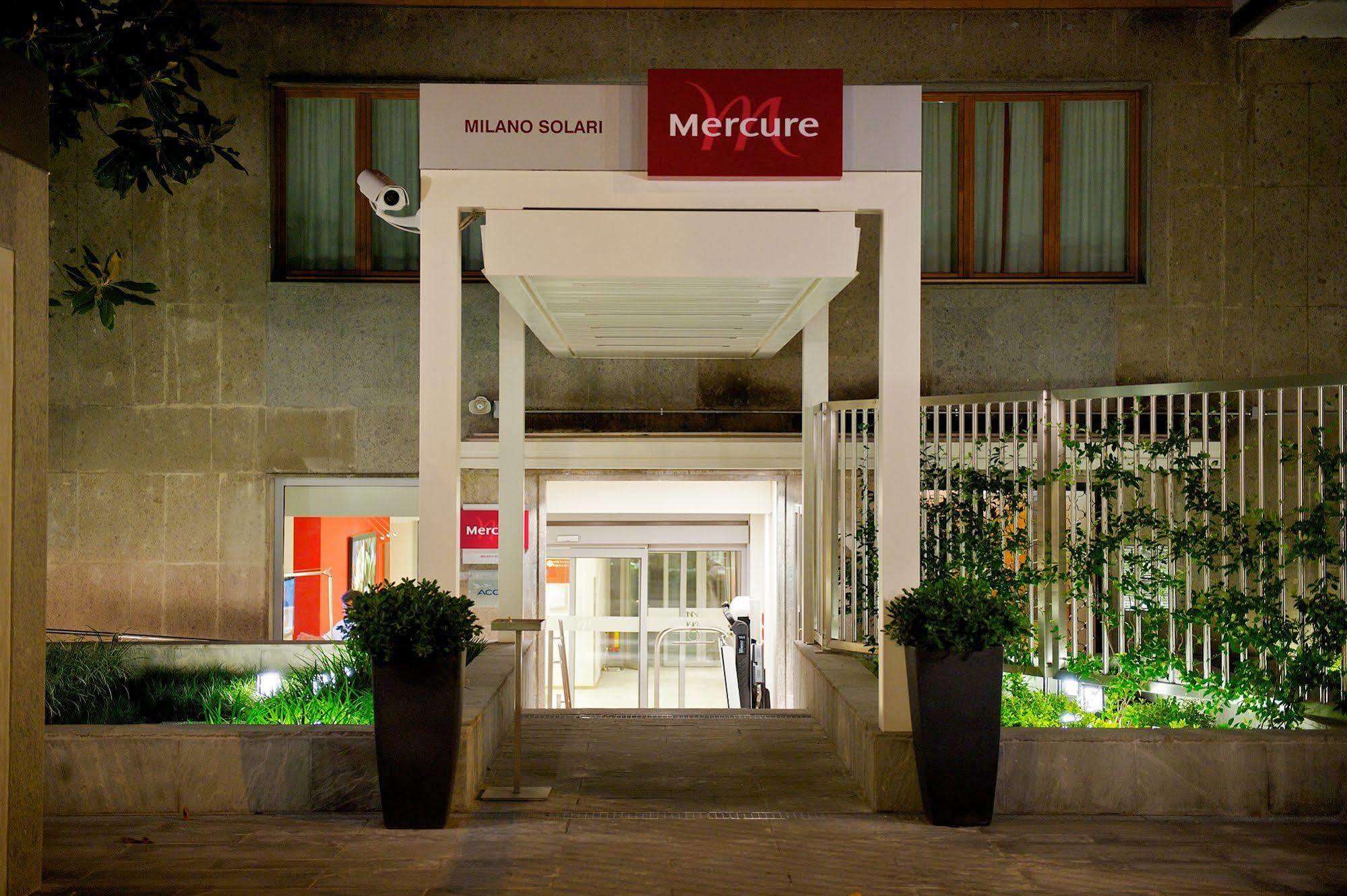 Hotel Mercure Milano Solari Екстериор снимка
